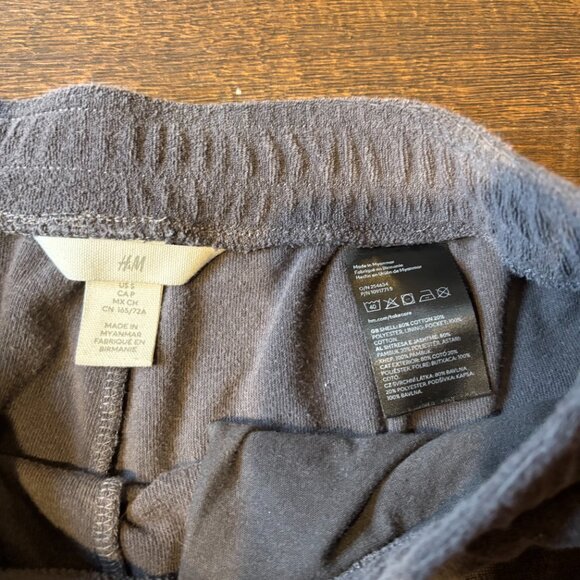 H&M Women's Dark Gray Terry Lounge Shorts Size Small Pockets Elastic Waist - Picture 3 of 6